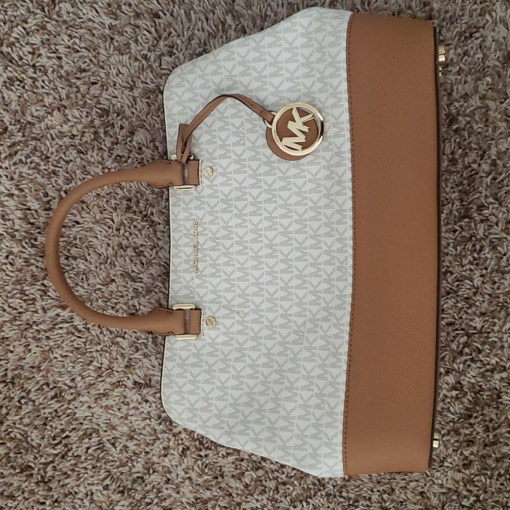 Michael Kors Bg - Picture 1 of 3